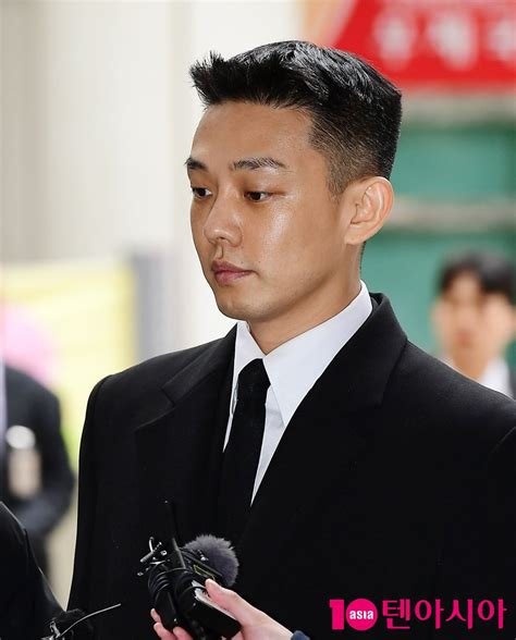 동성 성폭행 부인 유아인 첫 경찰 조사 받았다TEN이슈 .